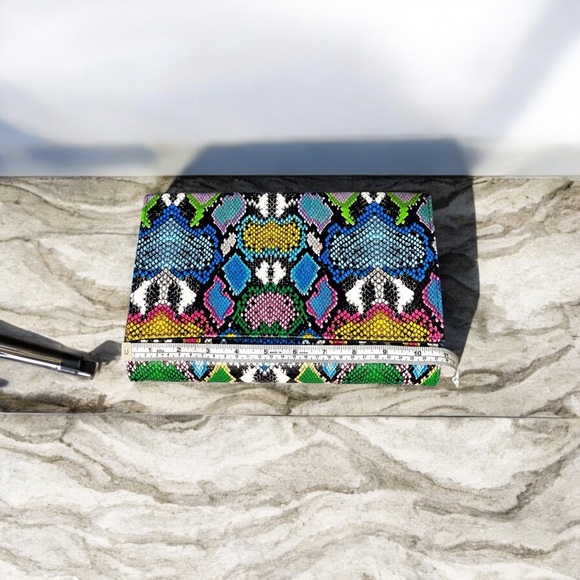 Multi color snake skin animal print large envelope clutch handbag w chain strap - Picture 2 of 3